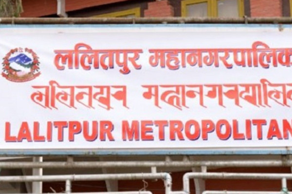 ललितपुर महानगरले भन्यो : मतदानको दिन फोहोर उठाउन सक्दैनौँ